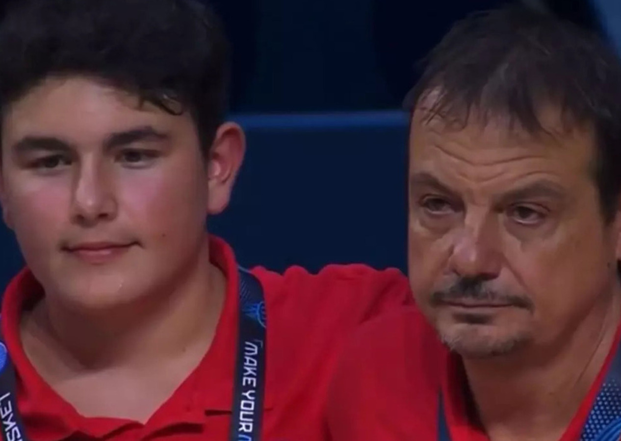 Ergin Ataman'ın zor anları: Final sonrası gözyaşlarına hakim olamadı!