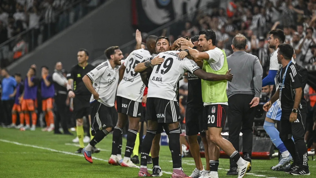 Cengiz Ünder 90+1'de sahneye çıktı, Beşiktaş 3 puanı hanesine yazdırdı (Beşiktaş 2 - 1 Başakşehir | Maçın özeti)