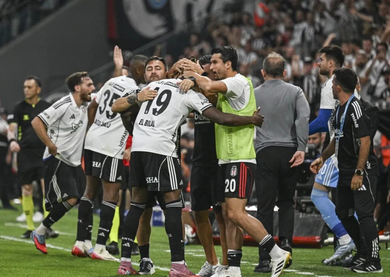 Cengiz Ünder 90+1'de sahneye çıktı, Beşiktaş 3 puanı hanesine yazdırdı (Beşiktaş 2 - 1 Başakşehir | Maçın özeti)