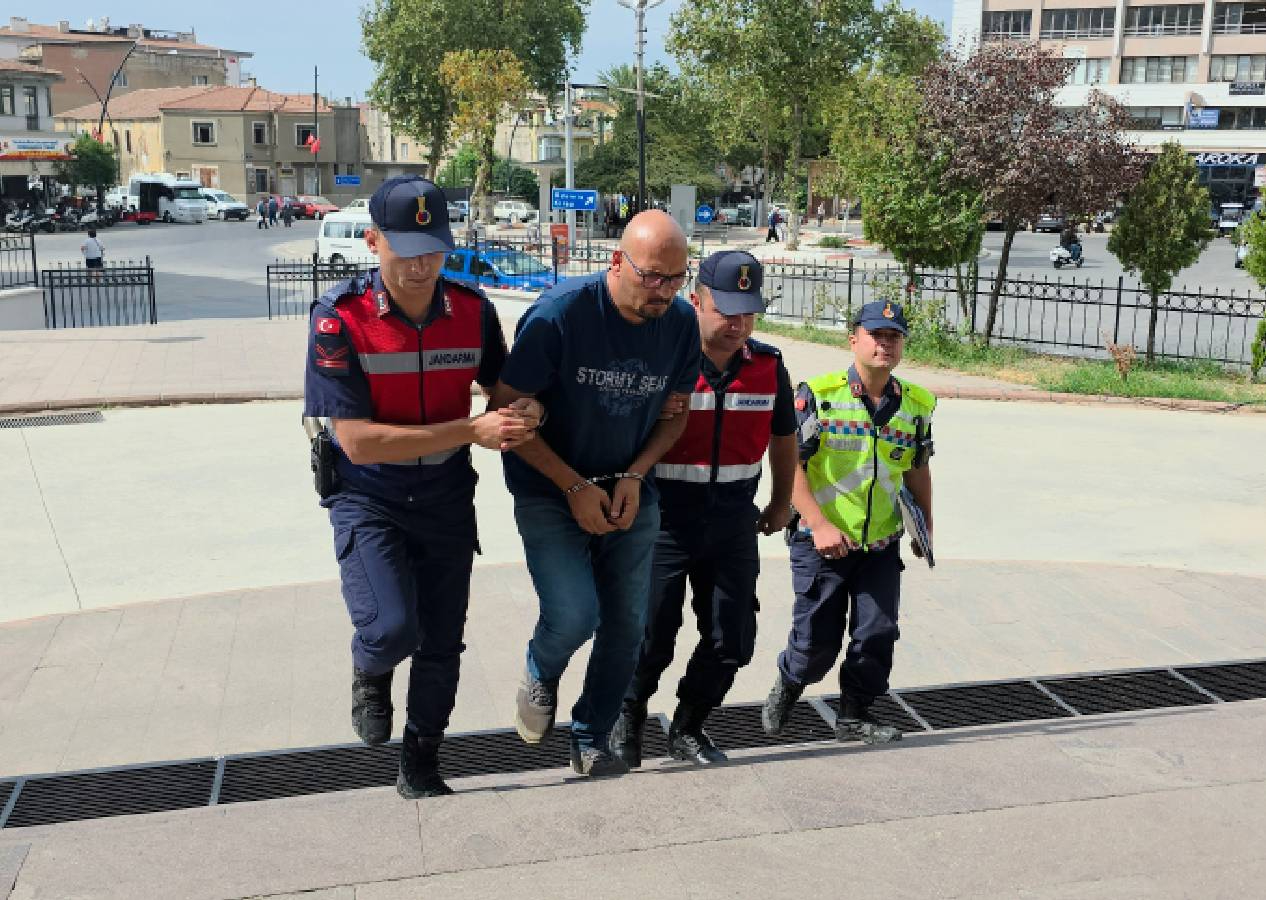 Jandarma sahteciliği yakaladı! Belediye çalışanının cüzdanından FETÖ’cü polis kimliği çıktı