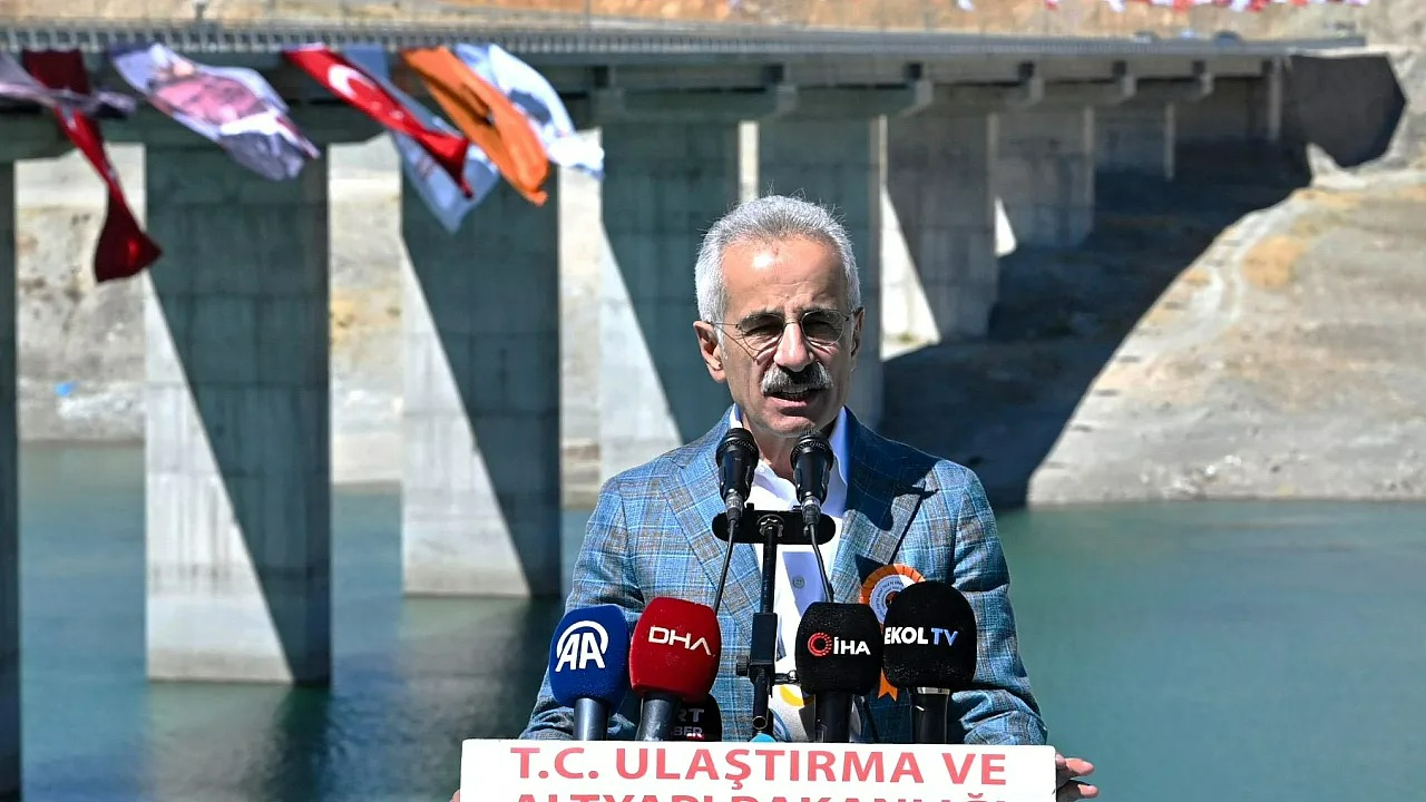 Depremde ağır hasar almıştı…  Bakan Uraloğlu duyurdu: O demiryolu yarın seferlere başlıyor
