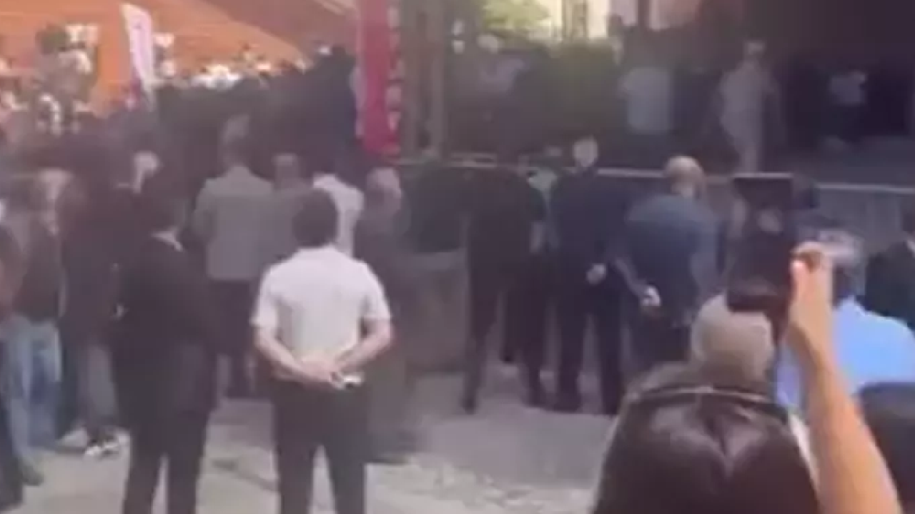 CHP'de yine kriz! Esenyurt Kongresi’nde partililer birbirine girdi!
