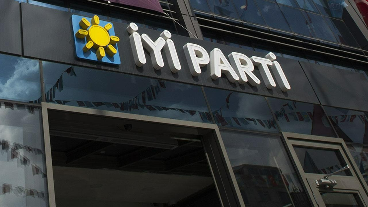 Sakarya’yı sarstı: İYİ Parti’de İl Başkanı ve 6 ilçe başkanı toplu istifa etti!