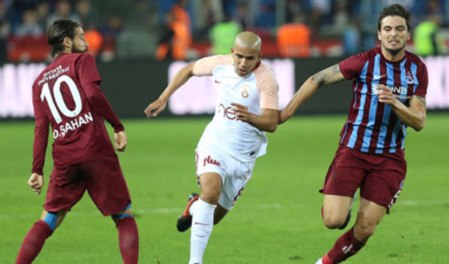 Trabzon'da geceye damga vuran kare!
