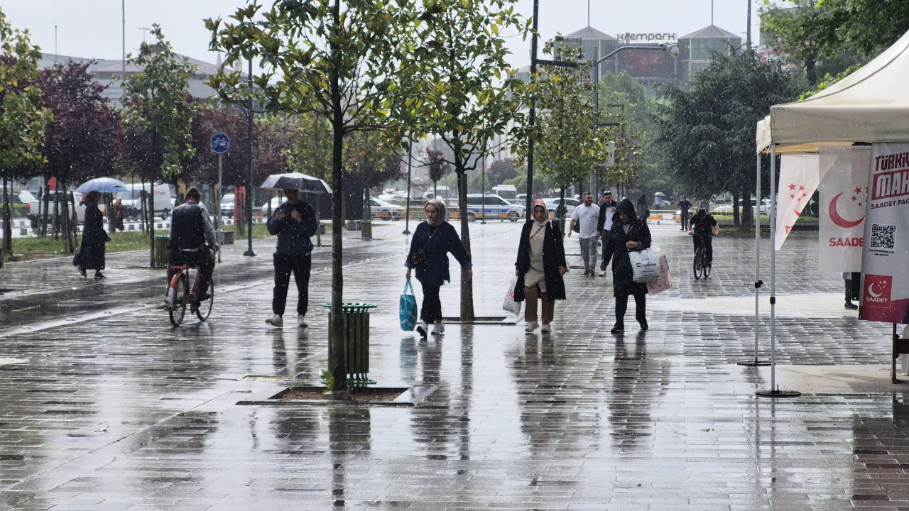Meteoroloji uyardı: Marmara ve Karadeniz’de kuvvetli sağanak alarmı