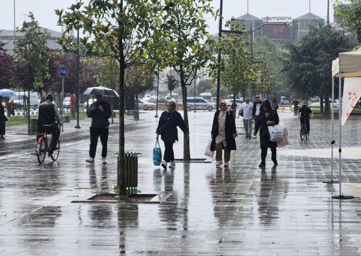 Meteoroloji uyardı: Marmara ve Karadeniz’de kuvvetli sağanak alarmı