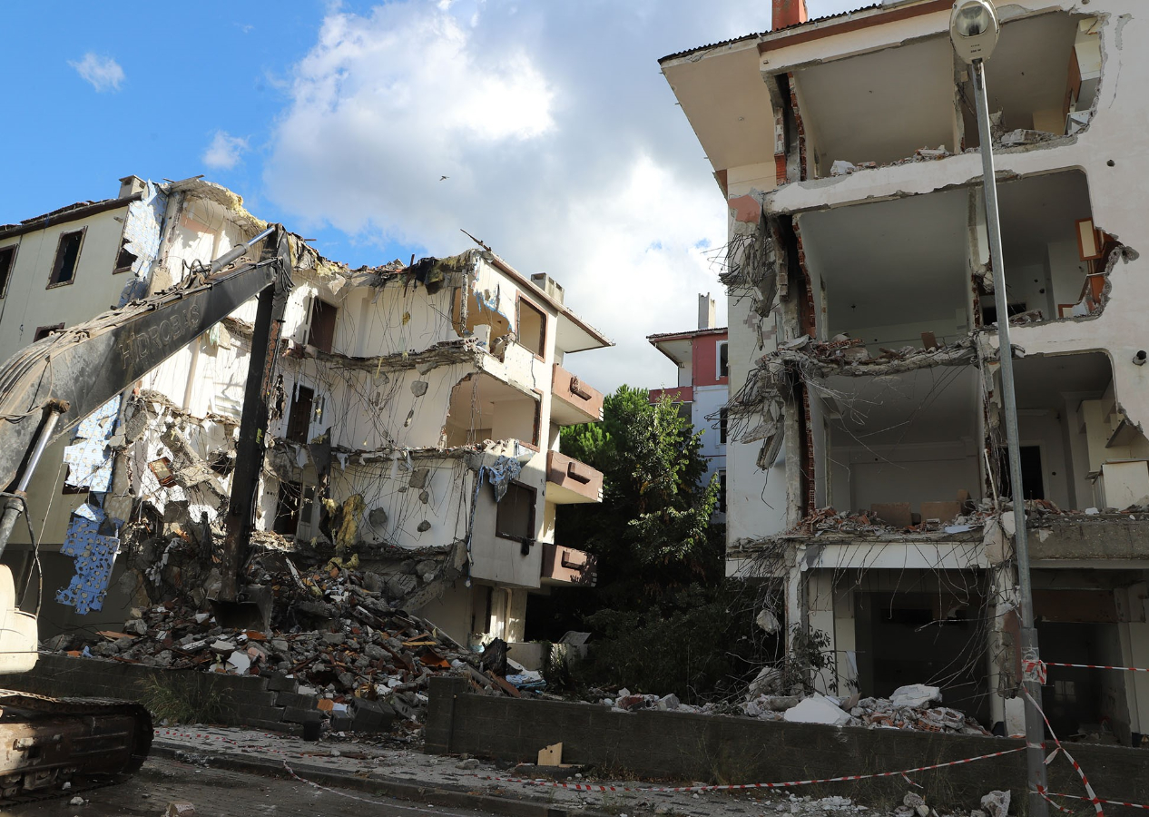 İstanbul depreme hazırlanıyor: 1985 yapımı bloklar yerle bir edildi