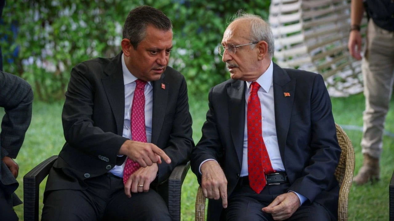 “Kılıçdaroğlu yanlış yapıyor” CHP eski Genel Başkanı Hikmet Çetin'den dikkat çeken çıkış: Özgür Özel ile mutlaka bir araya gelmeli!