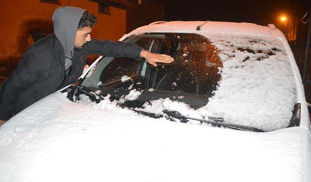 Erzurum ve Ağrı'da kar yağışı! Hayat felç oldu...