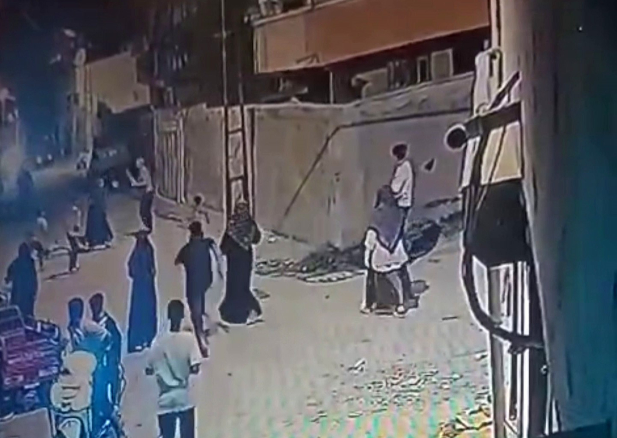 Oyun oynamak yasak mı? 6 Yaşındaki çocuğa sopayla saldırı! mahalleli araya girdi