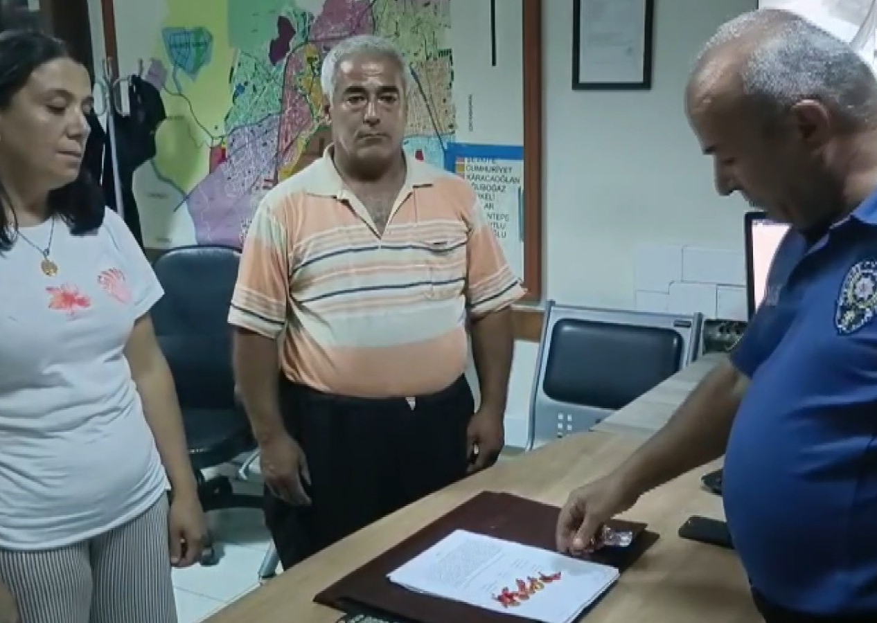 Kul hakkı yemedi! Sokakta bulduğu 40 Bin liralık altını polise teslim etti