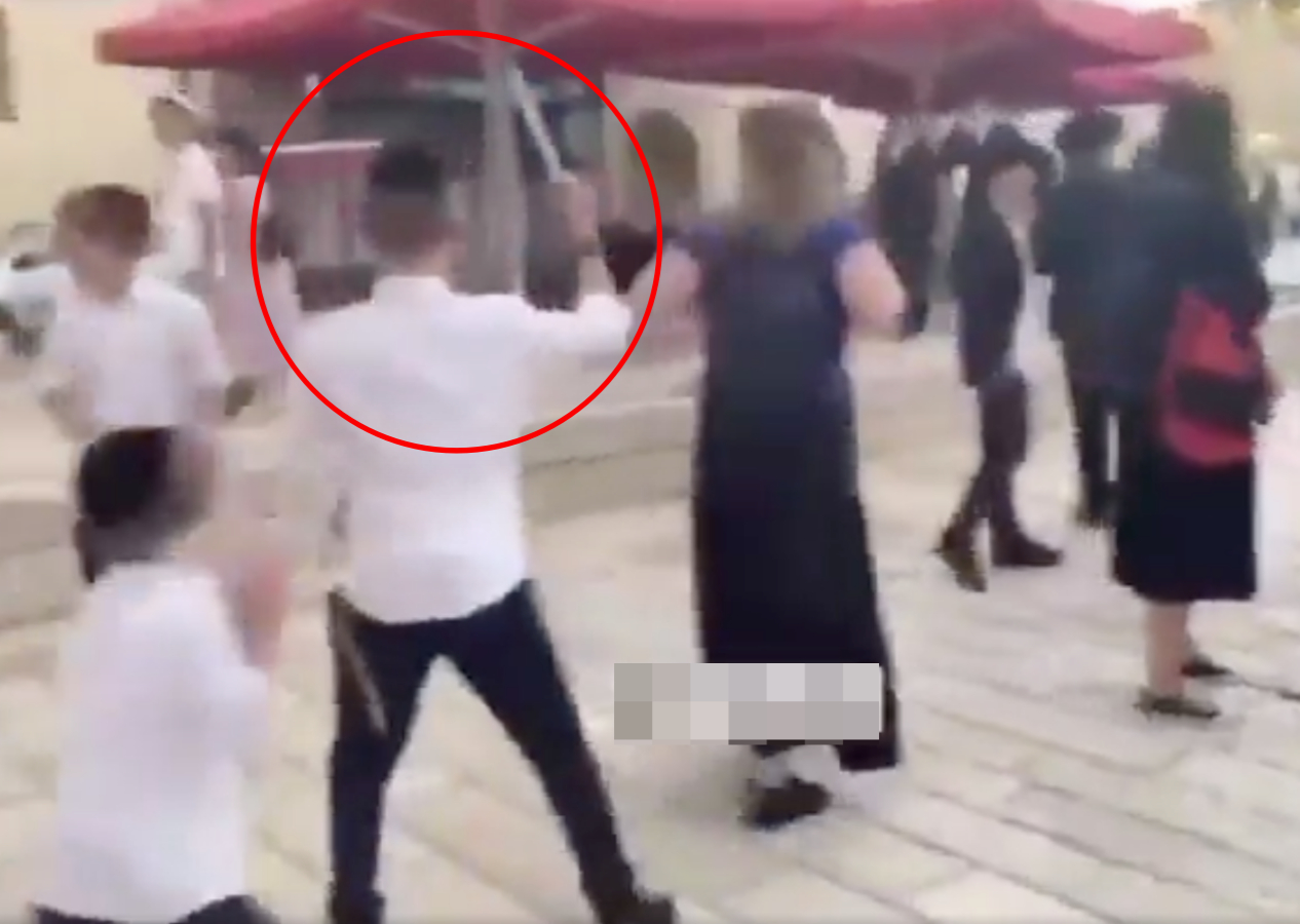Kudüs’te Hristiyan hacılara Siyonist saldırı: Sandalyeler, tekmeler, yumruklar havada uçuştu!