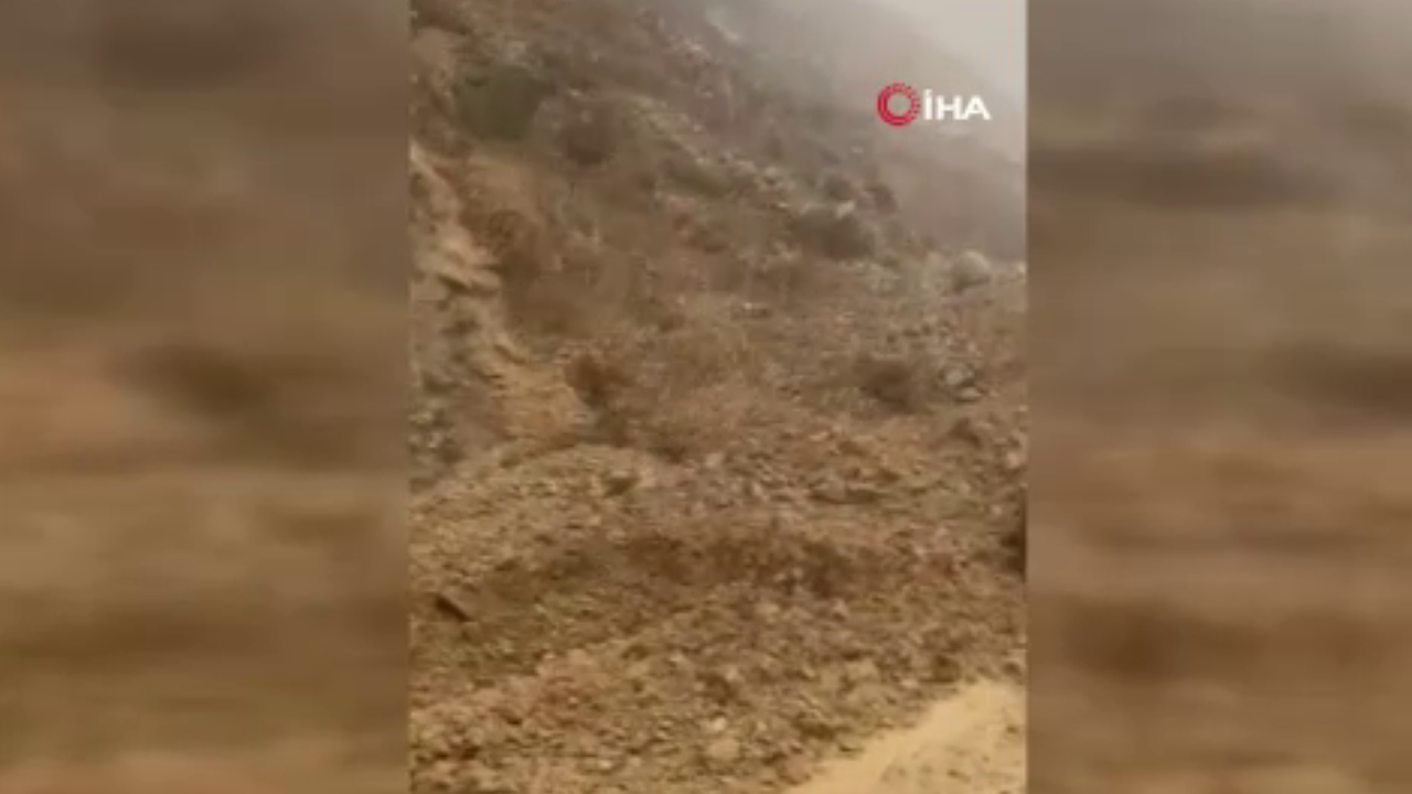 Rize’de sel! Yayla yolunda ekipler ölümle burun buruna geldi! O anlar kamerada!