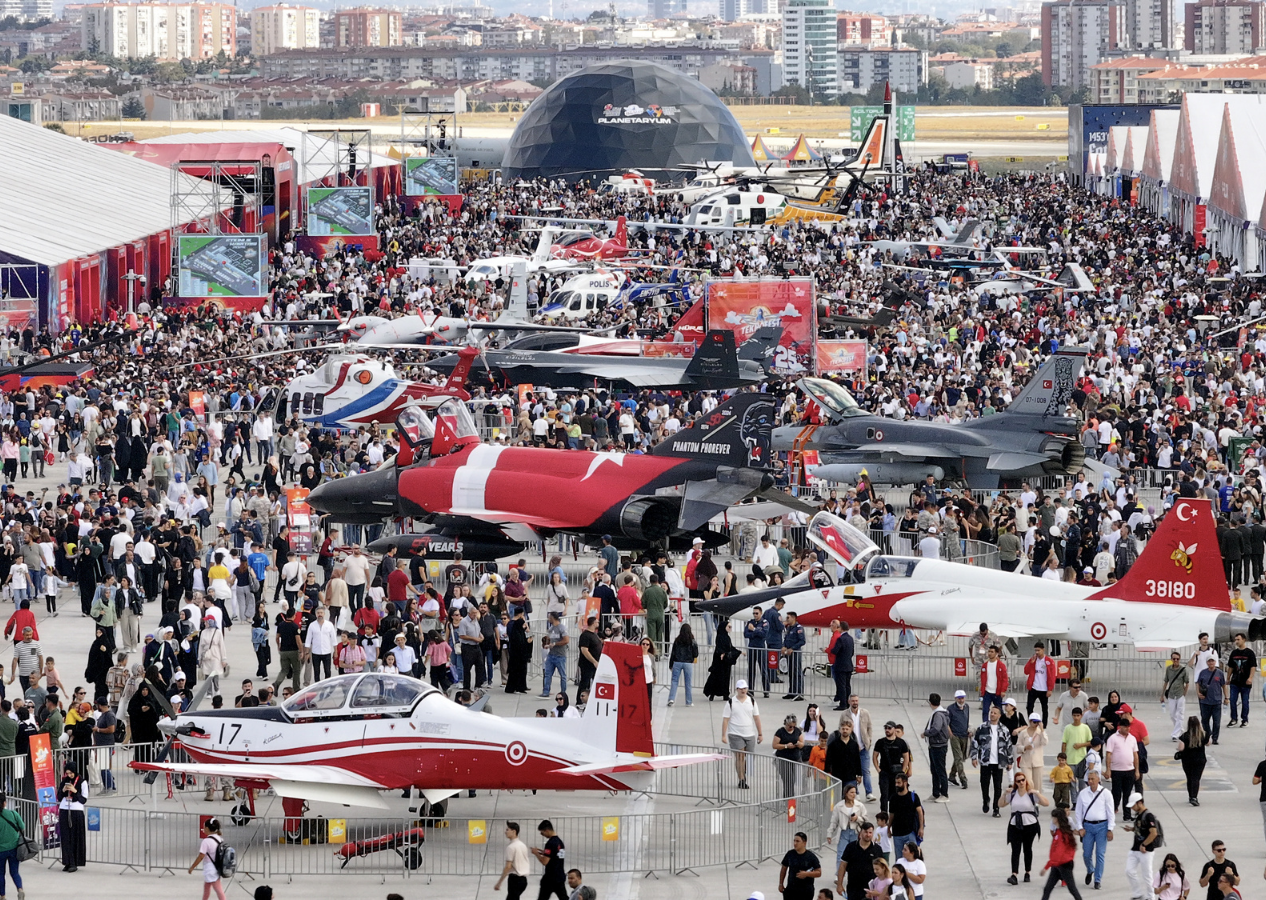 TEKNOFEST, Türkiye’nin yerli üretim gücünü gözler önüne sermeye devam ediyor! İstanbullular, alana akın etti!