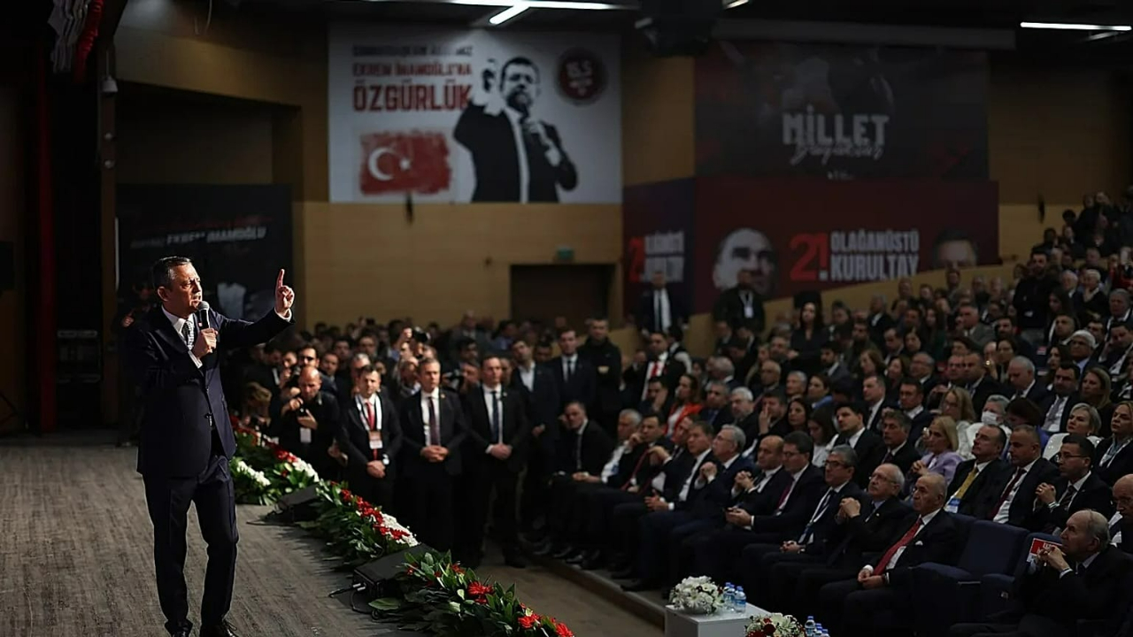 CHP’de Olağanüstü Kurultay! PM ve YDK Listesi Belli Oldu: Kimin yeri korundu, kim dışarıda kaldı?