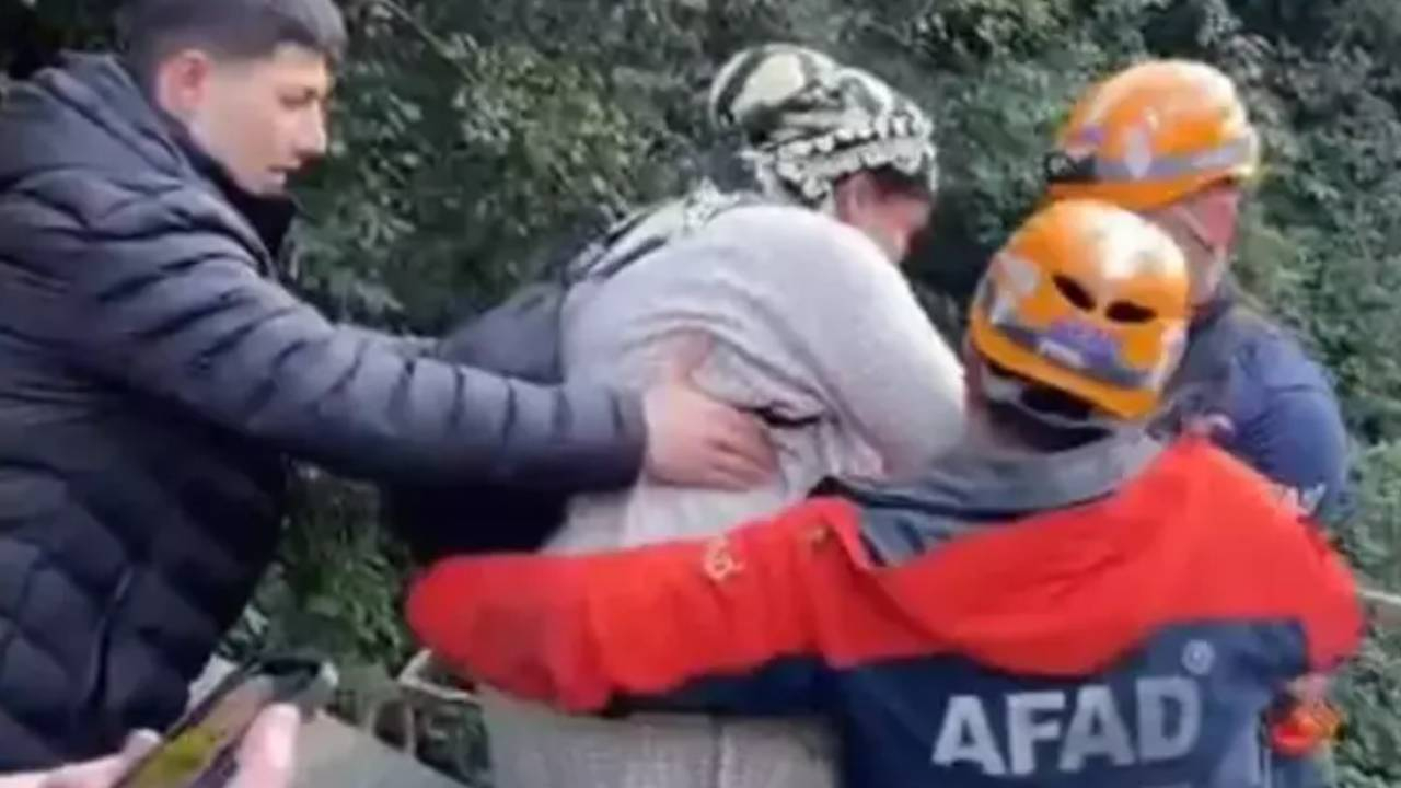 Rize’de heyelan paniği! AFAD mahsur kalan hastaları kurtardı