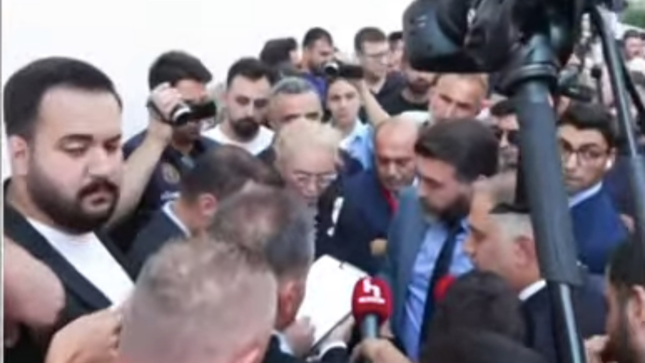 CHP'nin korsan kongresinde gerginlik! Durdurma kararını uygulamak için heyet gitti