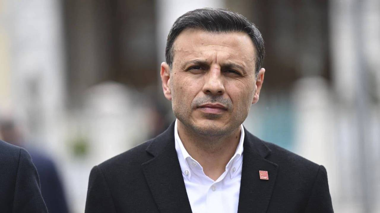 Özgür Çelik, yeniden CHP İstanbul İl Başkanı seçildi