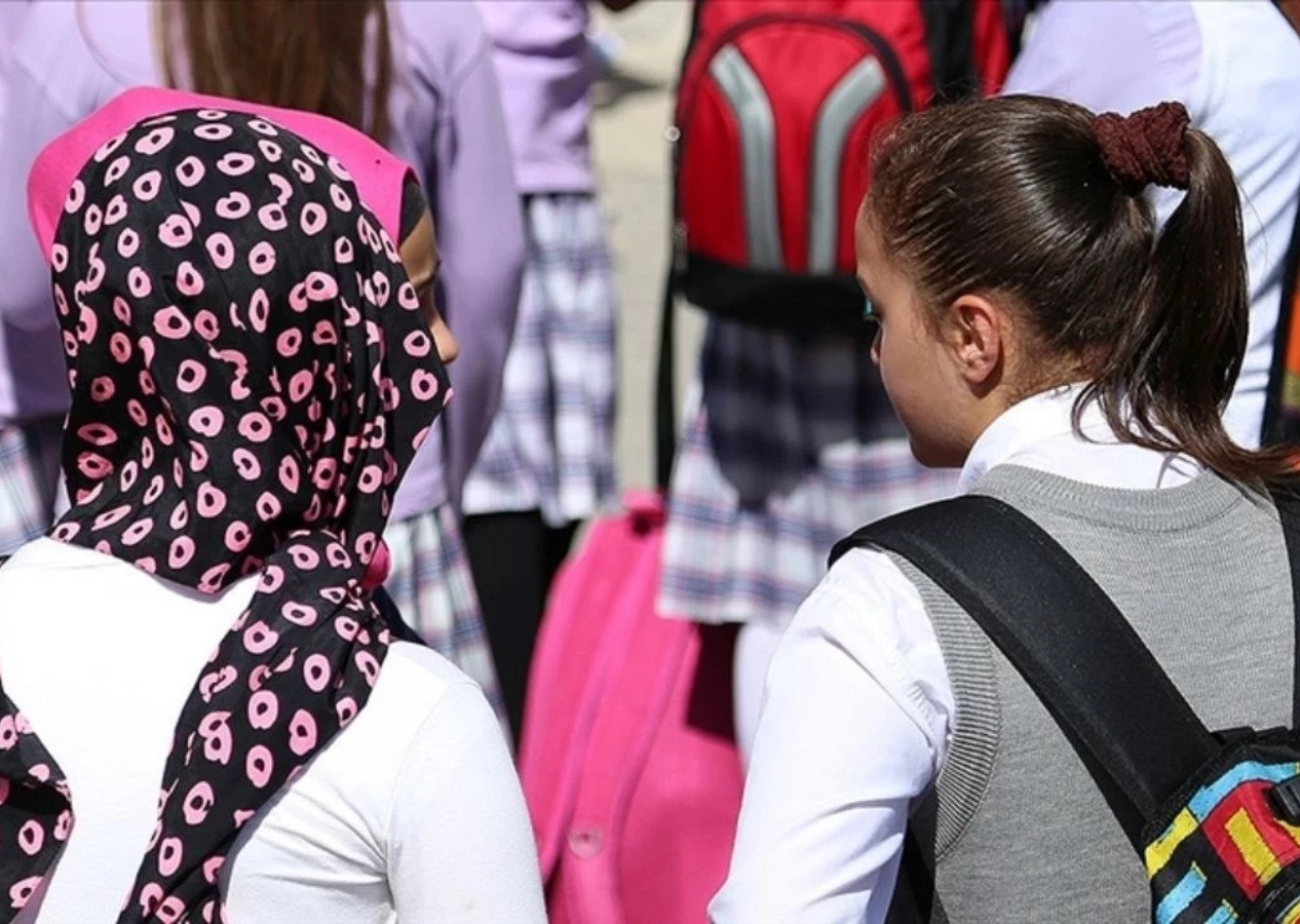 Özgürlükler çağında yasak kararı! KKTC'de okullarda başörtüsü düzenlemesi iptal edildi