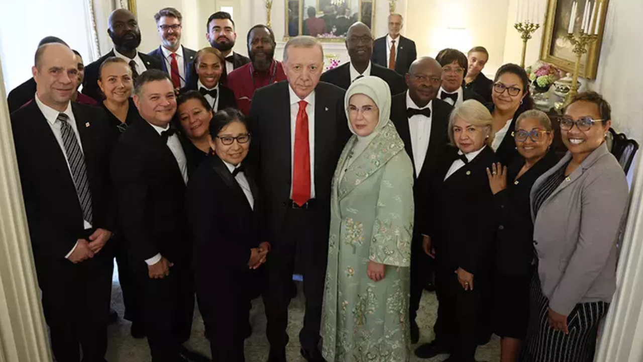 Erdoğan Blair House çalışanlarıyla hatıra fotoğrafı çektirdi