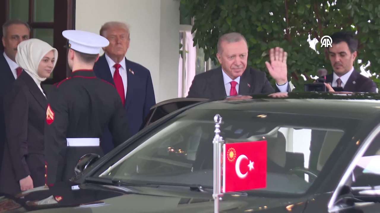 Trump’tan Erdoğan’a sıcak veda! Kapıya kadar uğurladı! Toplantı sonunda Trump'tan dikkat çeken yorum: "Harika"