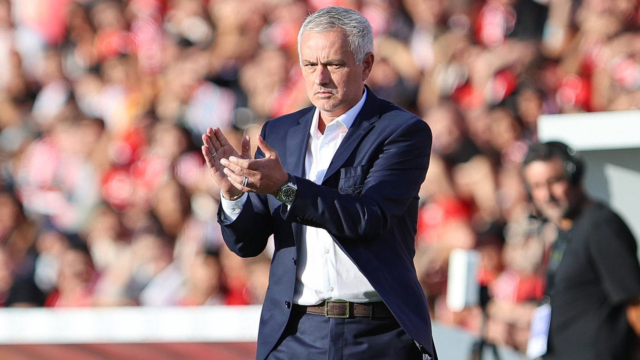 Jose Mourinho'dan Yılın Transfer Bombası! Eski Oyuncusunu Arayıp Benfica'ya Çağırdı