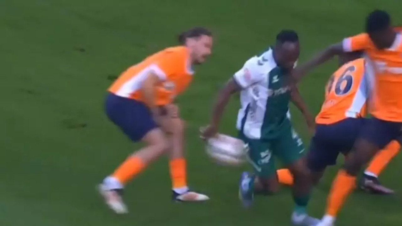 Süper Lig'de hakeme isyan: Türk futbolunda bugün elle asist yapıldı!