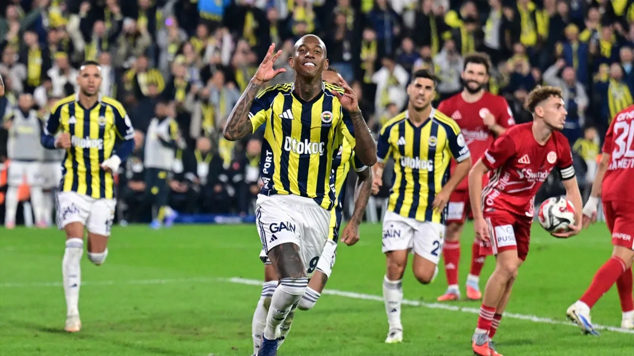 Fenerbahçe ikinci yarı açıldı, 3 puan hasretini sonlandırdı (Fenerbahçe 2 - 0 Antalyaspor | Maçın özeti)