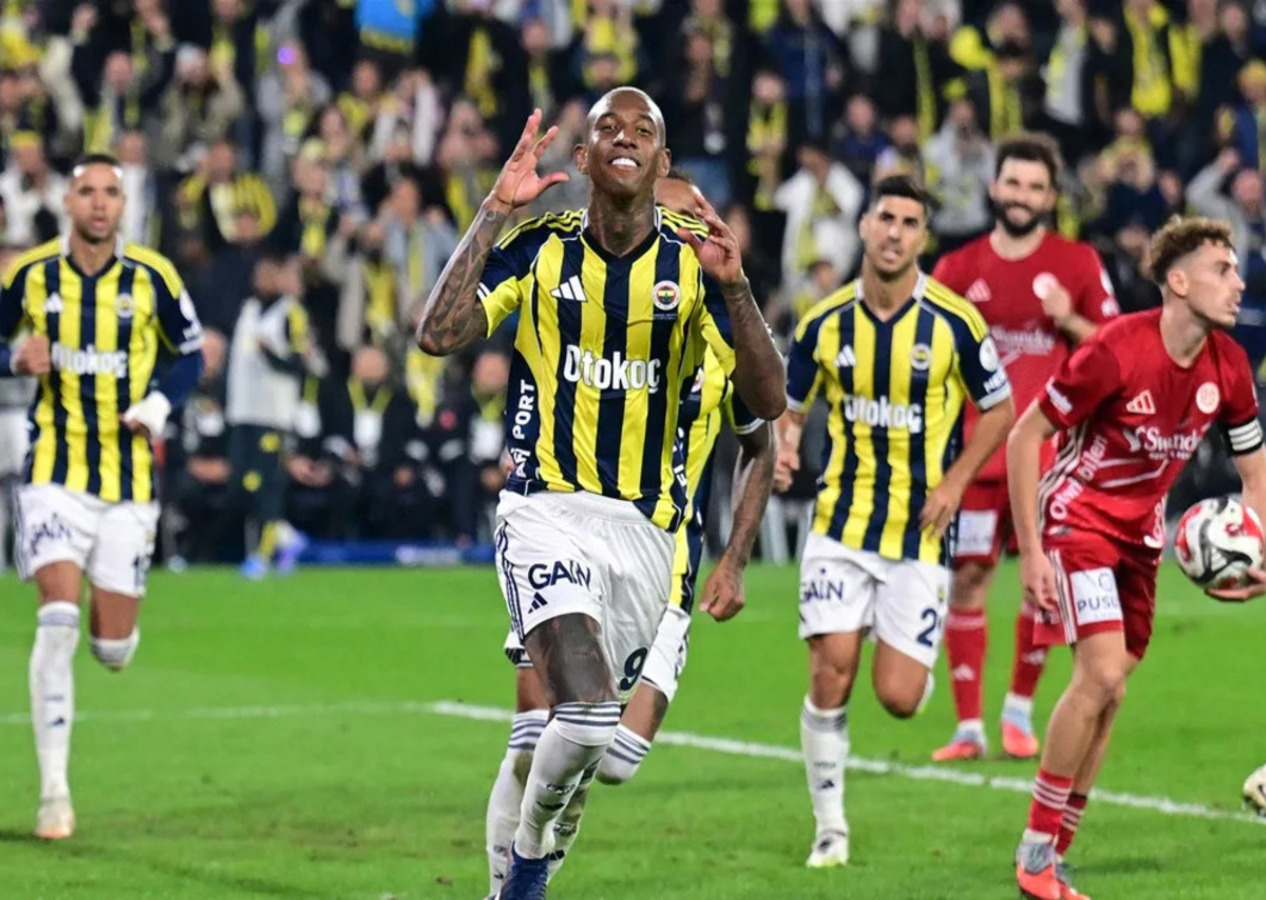 Fenerbahçe ikinci yarı açıldı, 3 puan hasretini sonlandırdı (Fenerbahçe 2 - 0 Antalyaspor | Maçın özeti)