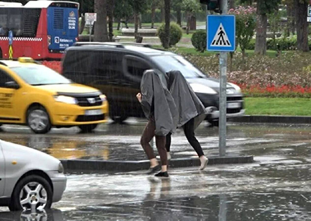 Sel ve su baskınına dikkat İstanbul ve 16 İçin sarı kodlu yağış