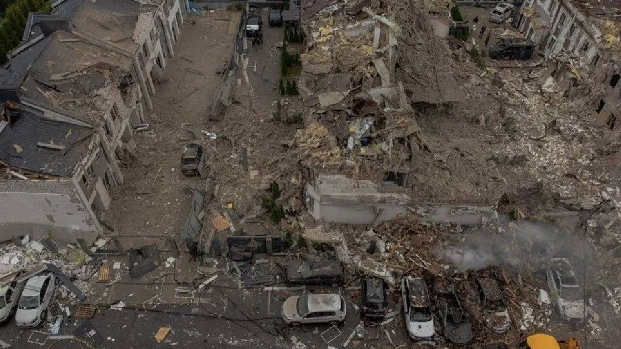 Kiev’e 12 saatlik kabus: Rusya yüzlerce füze ve İHA ile vurdu