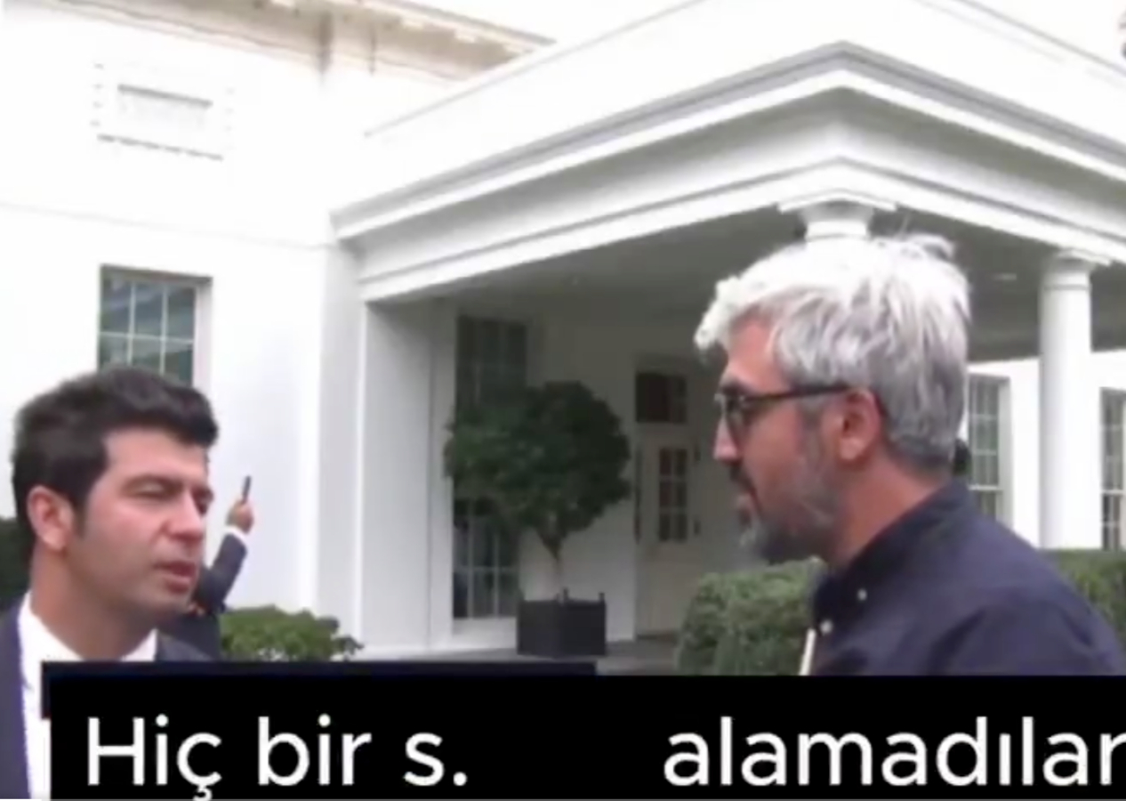 NTV Washington Temsilcisi Hüseyin Günay’dan hadsiz sözler! Beyaz Saray önünde Türkiye’yi hedef alan küfürlü konuşması kameralara yakalandı!