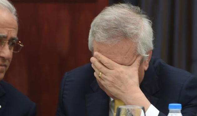 Aziz Yıldırım kürsüde ağladı!