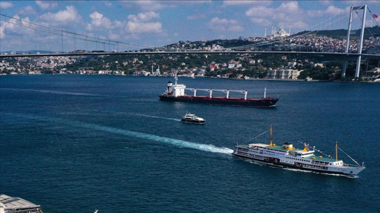 İstanbul Boğazı'nda gemi arızası! Trafik çift yönlü durduruldu