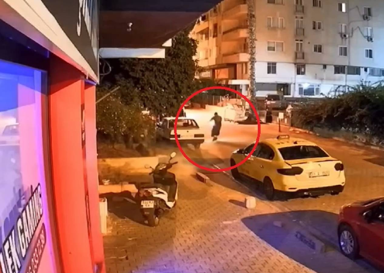 Yüzü kapalı şüpheli iş yerini ateşe tuttu, patenle kaçtı