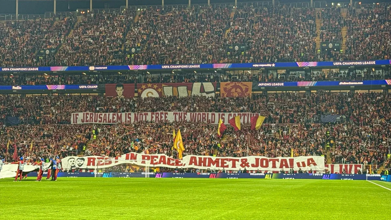 Galatasaray taraftarı, Diogo Jota ve Ahmet Çalık'ı unutmadı