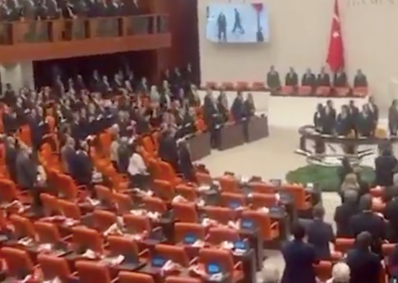 TBMM açılışında dikkat çeken an: DEM Parti bu yıl Cumhurbaşkanı Erdoğan’ı ayakta karşıladı!