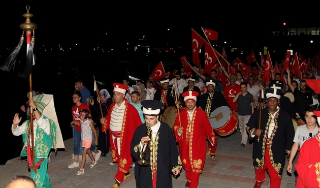 Gölcük'te CHP'liler mehterhan takımından rahatsız oldu...