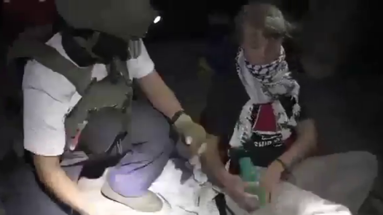 Alma gemisindeydi... Sumud Filosu’ndaki Greta Thunberg tutuklandı! İşte o anlar