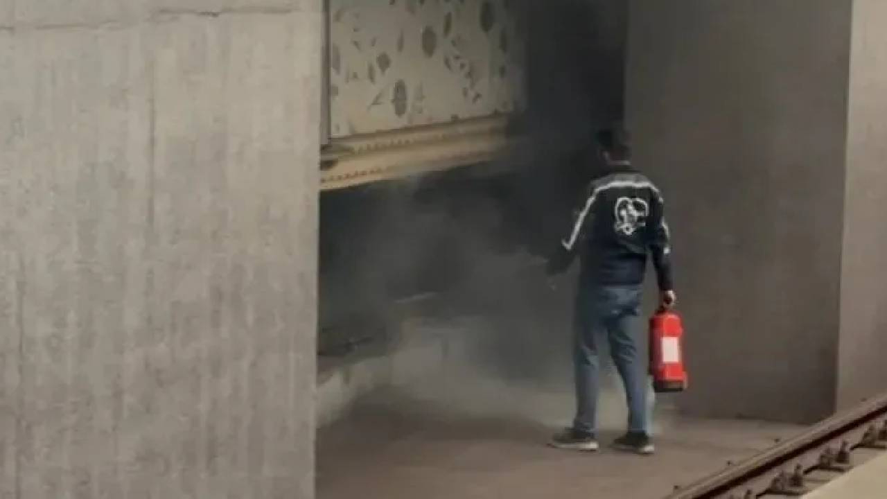 Mahmutbey metrosunda yangın! Yolcular tahliye edildi