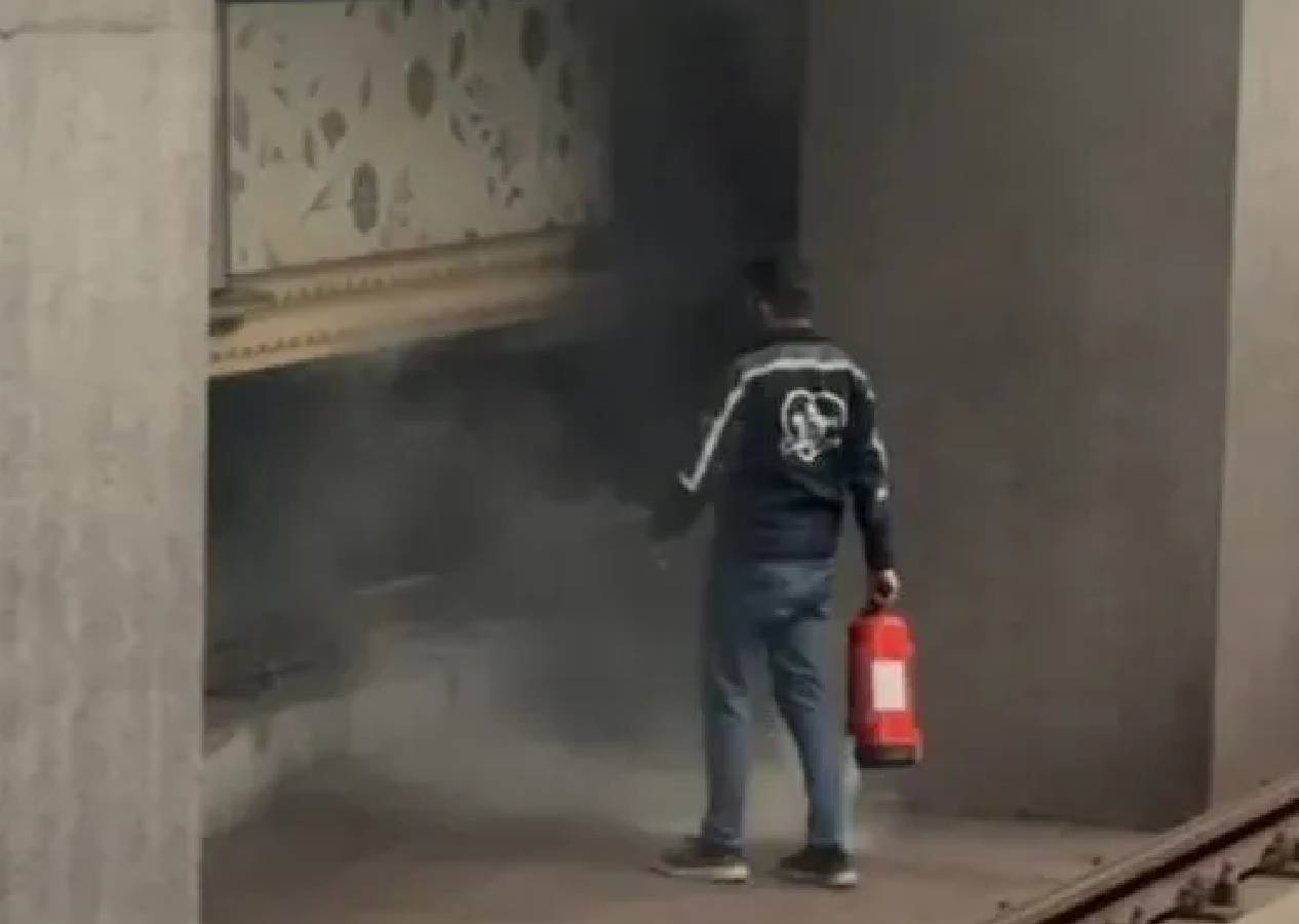 Mahmutbey metrosunda yangın! Yolcular tahliye edildi