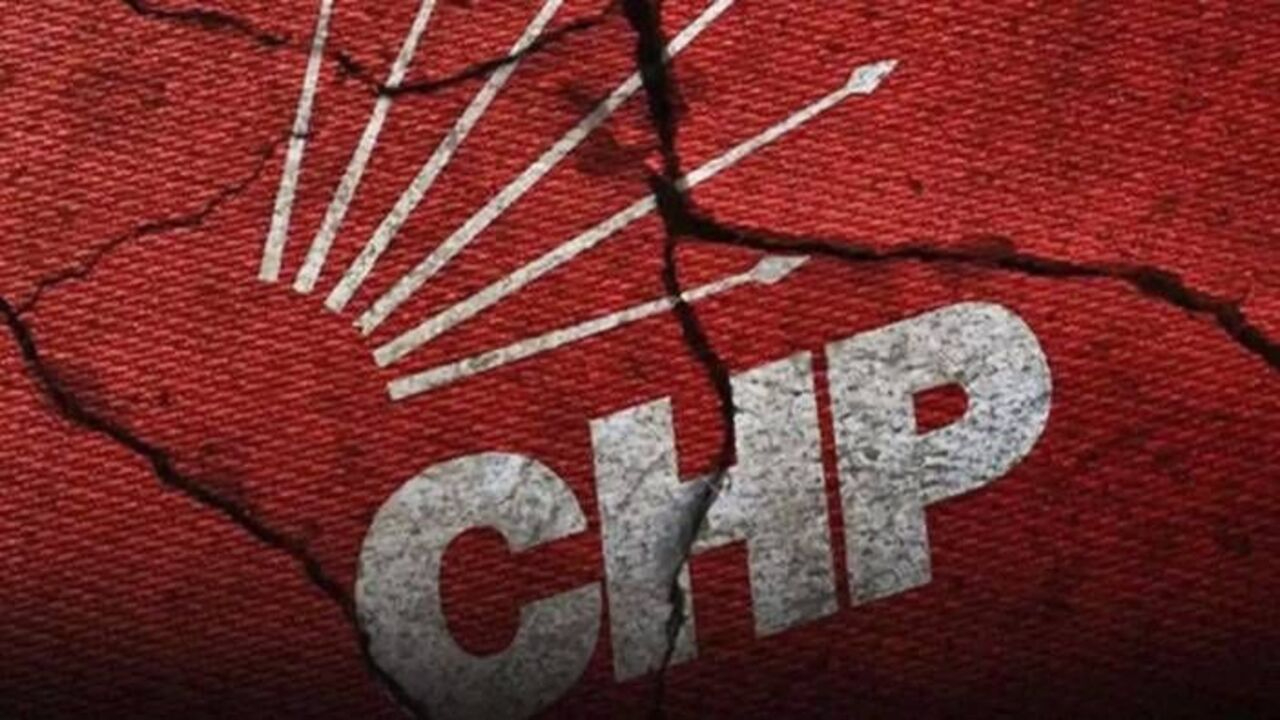 CHP'den bir istifa daha! ''Beni basının önüne attılar''
