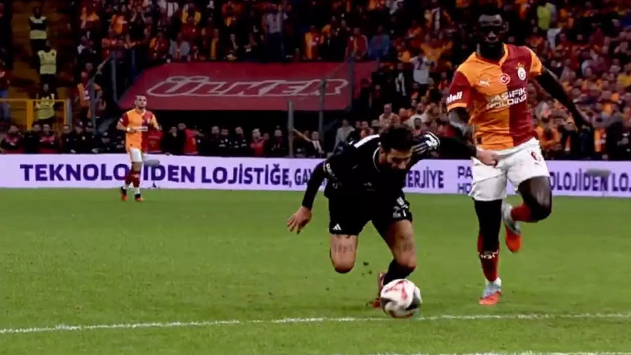Davinson Sanchez atıldı, Galatasaray derbide 10 kişi kaldı!