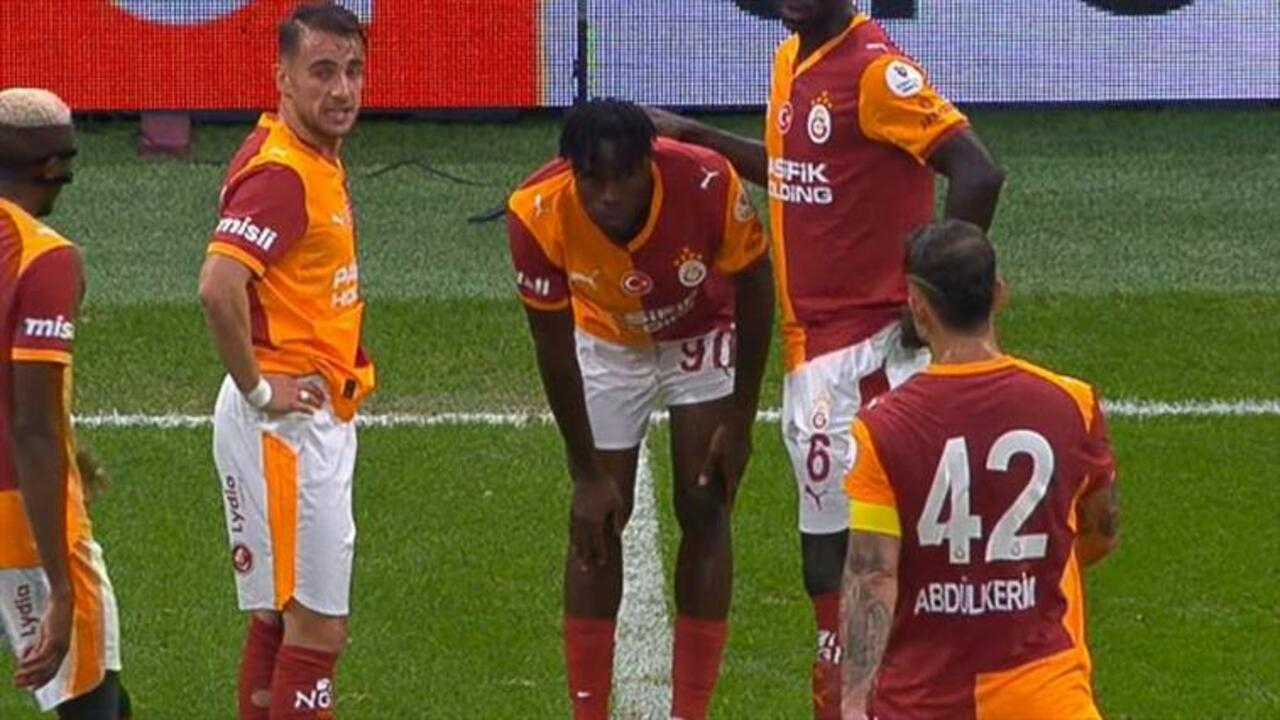 Galatasaray'a sakatlık şoku! Wilfried Singo oyuna devam edemedi!
