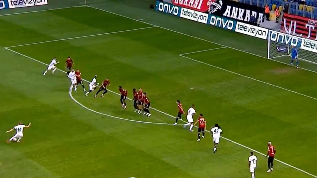 Ianis Hagi'den muhteşem frikik golü! Babasını hatırlattı...