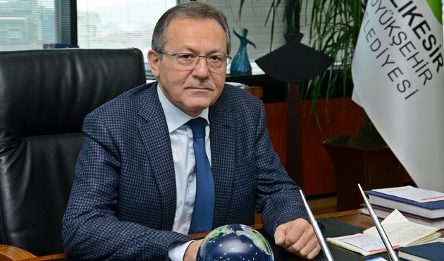 Ahmet Edip Uğur hem AK Parti'yi hem de başkanlığı bıraktı!