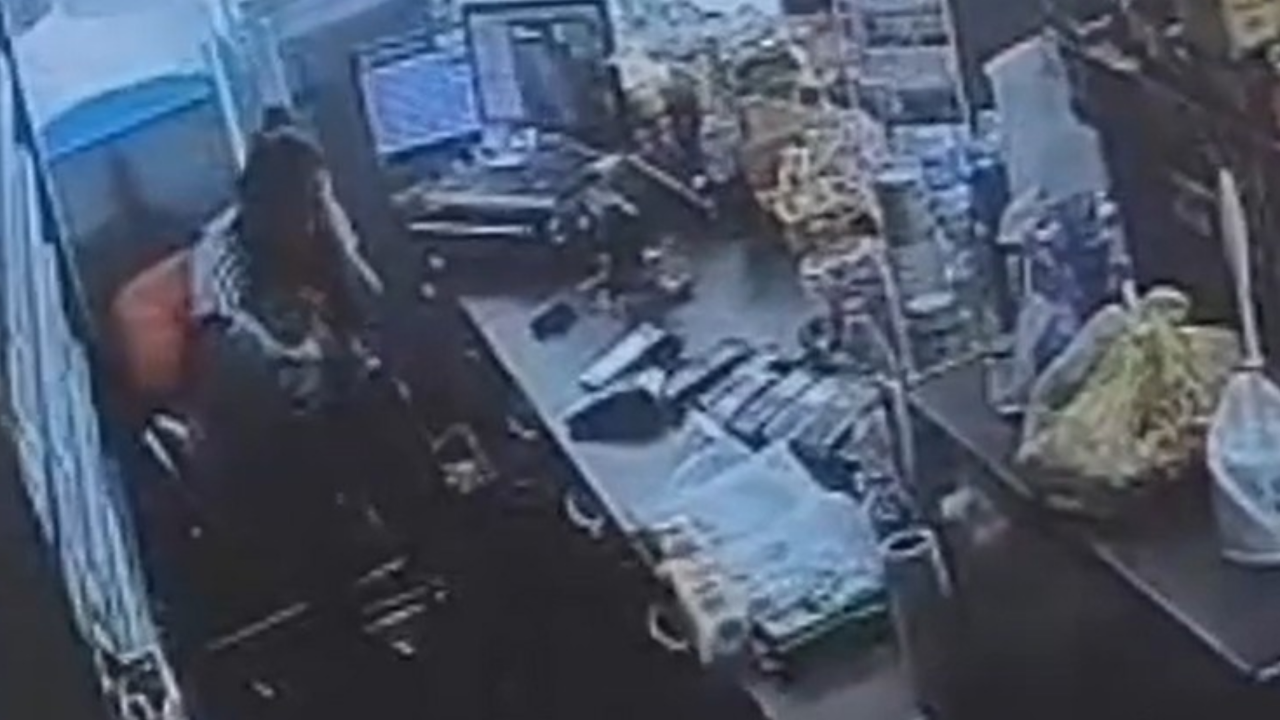 Resmen canavar! Kucağında bebek olan eski eşini defalarca kez bıçakladı!