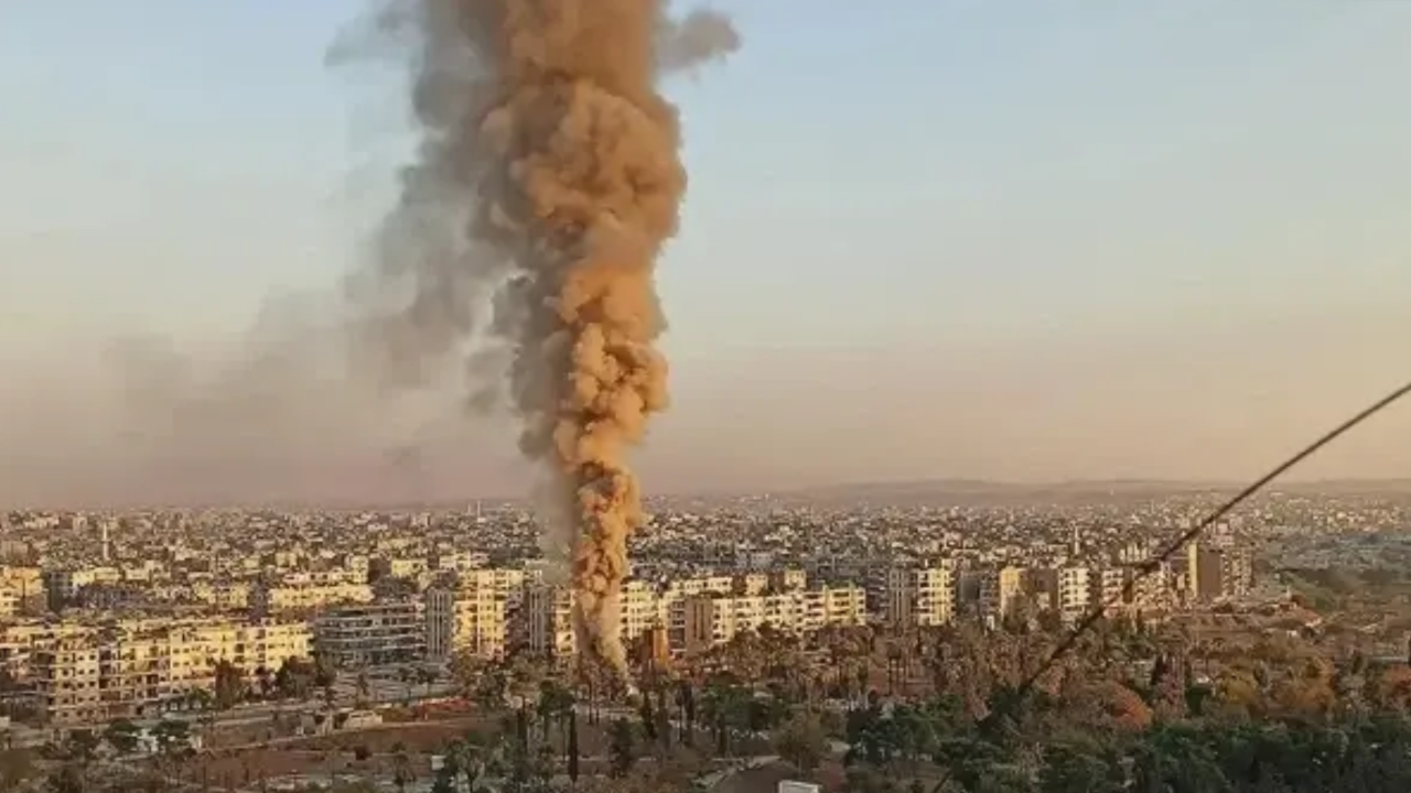 Yönünü Suriye'ye çevirdi! İsrail'den Golan saldırısı! Suriye'nin güneyi vuruldu!