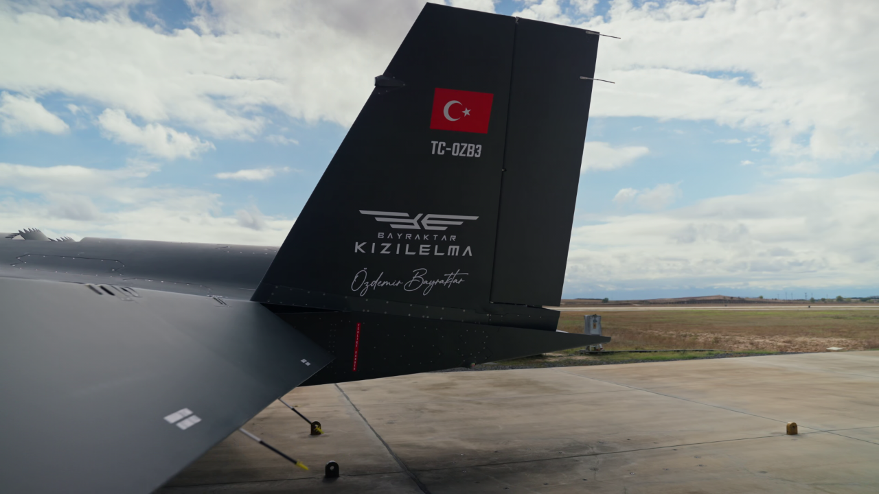 Tam isabet! BAYRAKTAR KIZILELMA ilk atışını yaptı