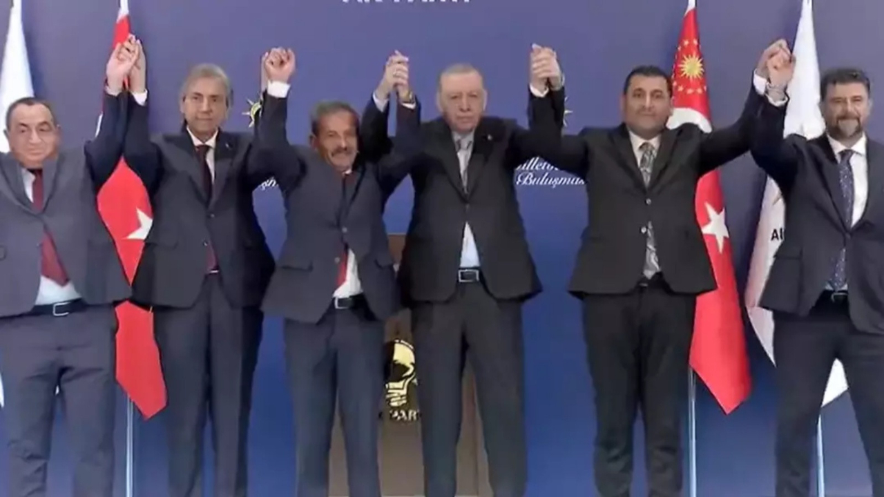 4 partiden 7 belediye başkanı daha AK Parti'ye geçti! Rozetleri bizzat Cumhurbaşkanı Erdoğan taktı... İşte AK Parti'ye geçen yeni isimler...